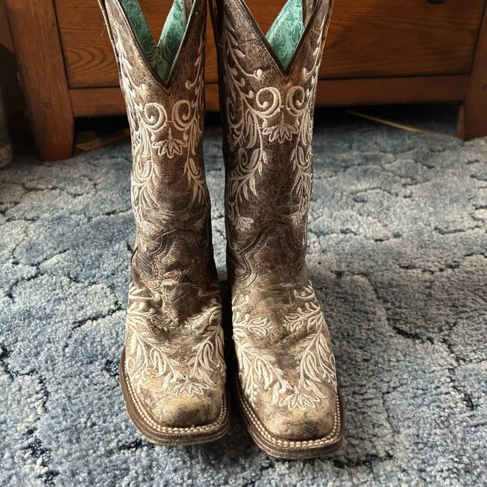 Corral Women's A4063 Glow in the Dark Embroidered Western Leather Boots Size 7